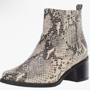 Blondo Waterproof Leather Heeled Bootie Ankle Boots Snakeskin Pattern 12M NWOB